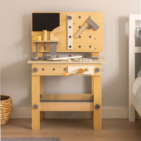 Warsztat z narzędziami drewniany na stoliku zestaw majsterkowicza